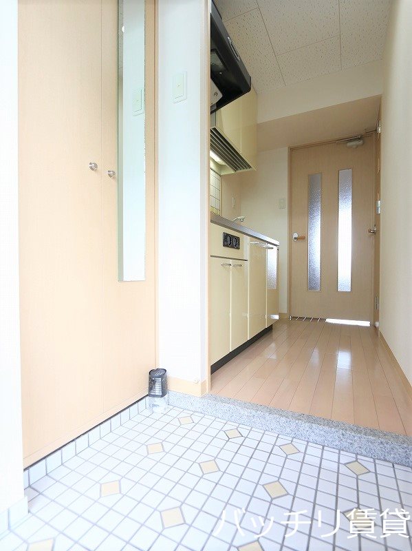 玄関　画像は別号室イメージの為、現況を優先いたします。