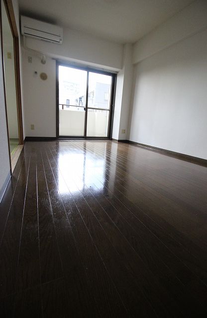 居室・リビング　別の部屋の写真です