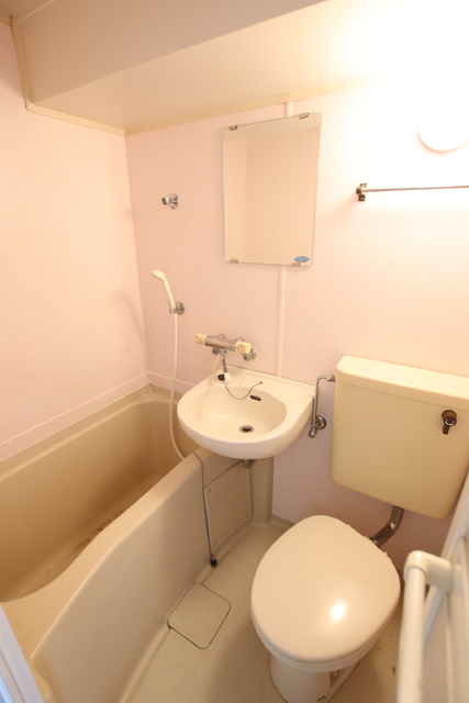 バス・シャワールーム　お掃除前のお写真です