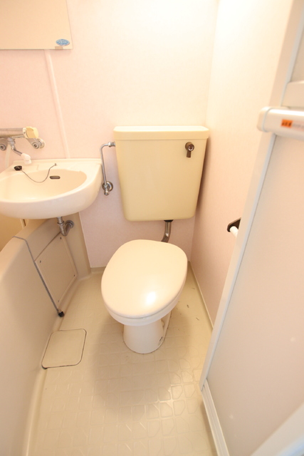 トイレ　お掃除前のお写真です