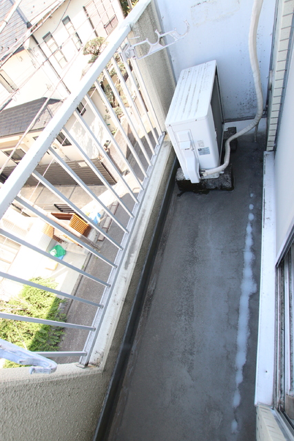 バルコニー　お掃除前のお写真です