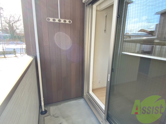 バルコニー　広くてのびのびと作業ができそうなバルコニーです。