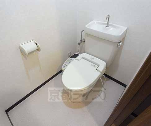 トイレ　ウォシュレット付きトイレです。