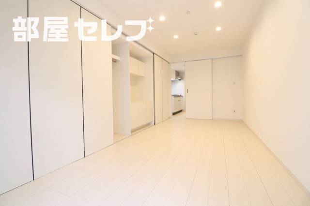 居室・リビング　８．８帖の洋間です