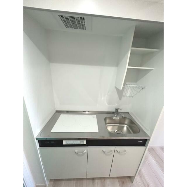 キッチン　２口ＩＨコンロ。一人暮らしに丁度いいサイズ、お手入れ楽々のＩ