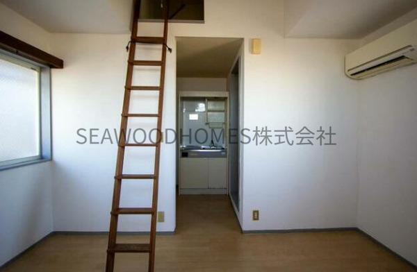 居室・リビング　３面採光で日の光をたくさん取り入れます。