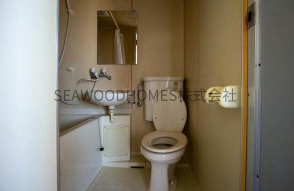 トイレ　ユニットバスは丸ごと洗いでいつも清潔を保てます。