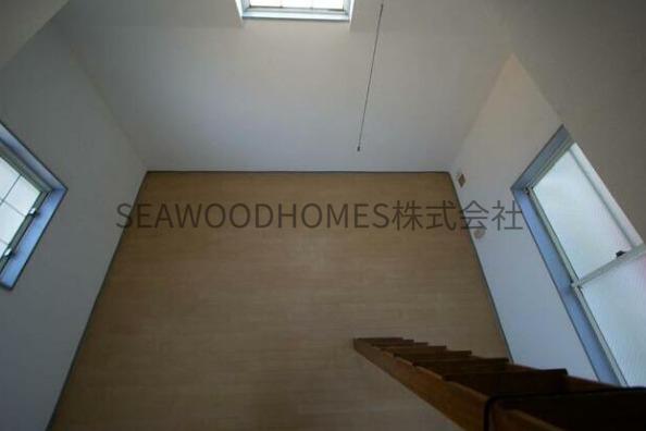 その他部屋・スペース　ロフトから見たお部屋です。