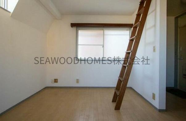 居室・リビング　３面採光で日の光をたくさん取り入れます。