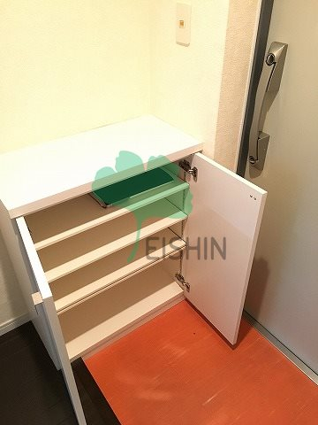 玄関　下駄箱もしっかりついてます！