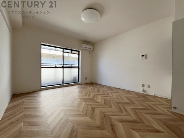 居室・リビング　エアコン付きで快適に過ごせます♪