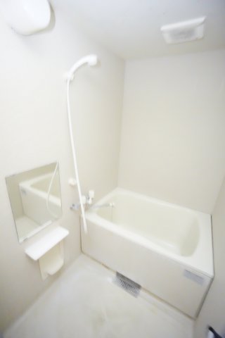 バス・シャワールーム　※同物件・反転タイプの写真です。