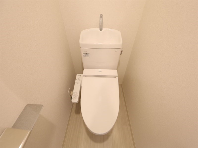 トイレ　温水洗浄暖房便座付トイレ