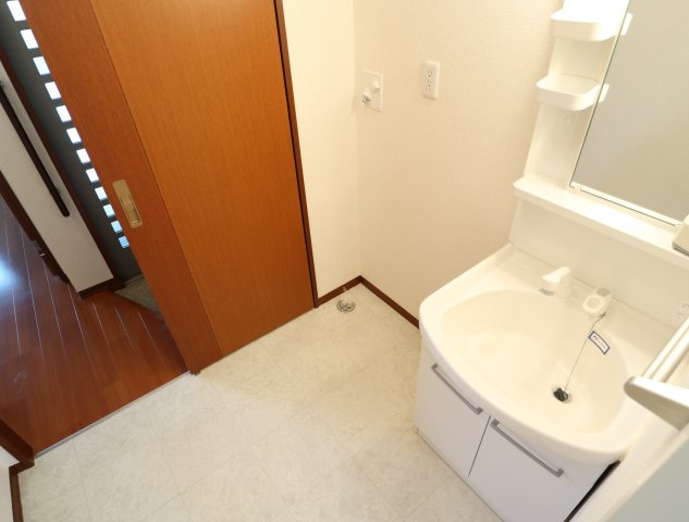 洗面設備　忙しい朝には欠かせない洗面所です