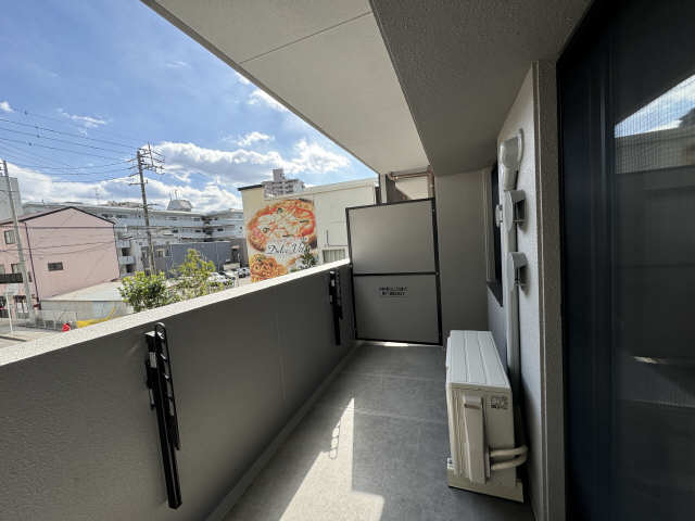 バルコニー　同型間取りの為現状を優先いたします。