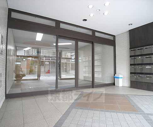 エントランス　オートロックも完備