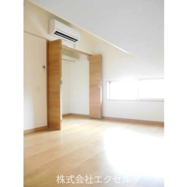 その他部屋・スペース　屋根裏スペースにもエアコンが完備されています☆