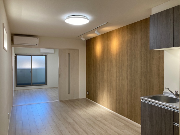 居室・リビング　こちらの居間で趣味の時間をお楽しみください