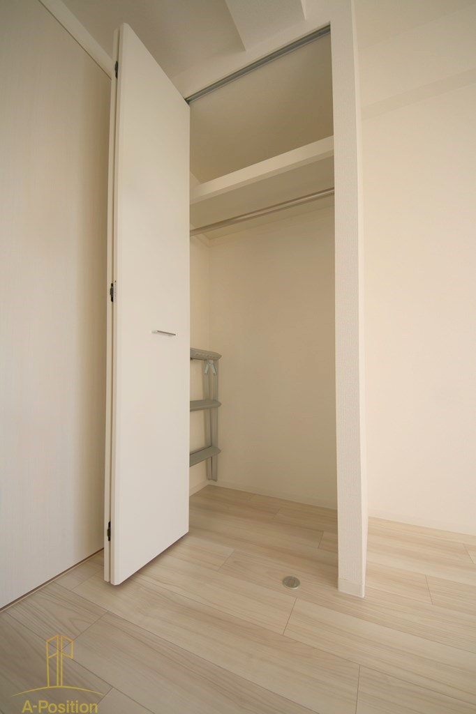 収納　セレニテ九条リアン