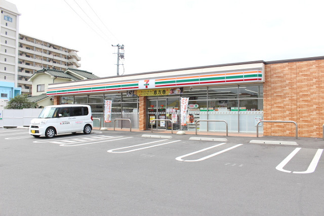 コンビニ　セブン-イレブン 大分皆春店（コンビニ）まで830m