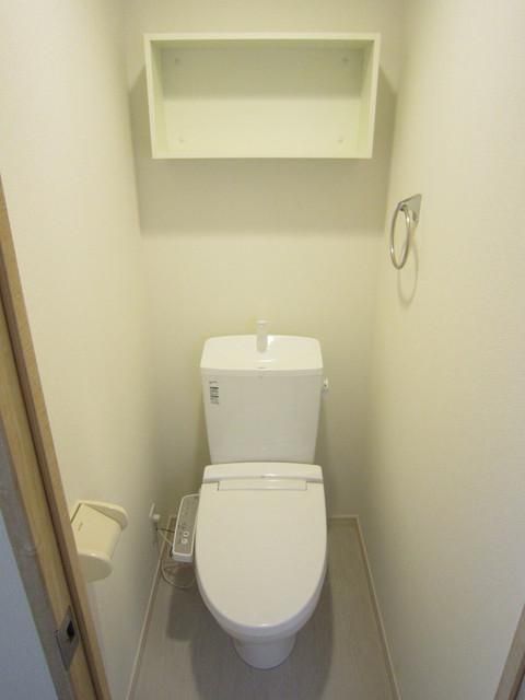 トイレ　温水洗浄便座付きトイレ