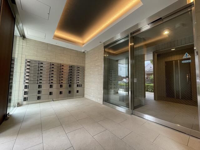 エントランス　■オートロック■防犯カメラ