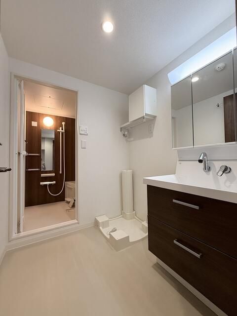 洗面設備　■収納＆鏡付き独立洗面台♪☆室内洗濯機置き場☆