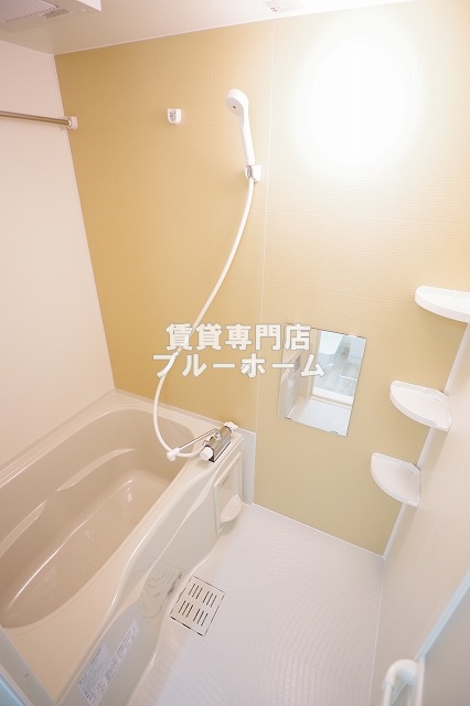 バス・シャワールーム　お風呂は浴室乾燥機付き！