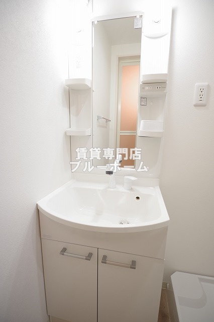 洗面設備　洗面所も収納豊富！