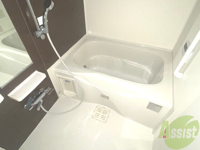 バス・シャワールーム　追い焚き機能付きですのでいつでも温かいお風呂に入れます。