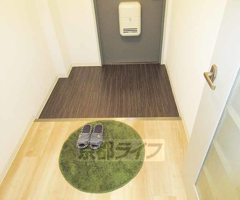 玄関　シューズボックスも充分置ける広ささの玄関です