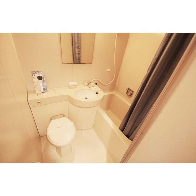 バス・シャワールーム　バス・洗面台・トイレ一緒