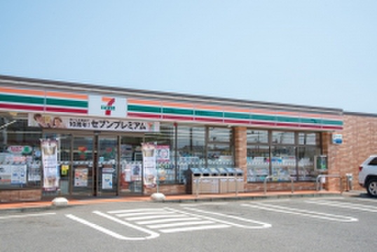 コンビニ　セブンイレブン（コンビニ）まで260m