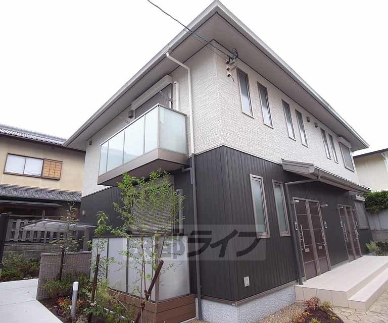 建物外観　京都を意識したデザインです。