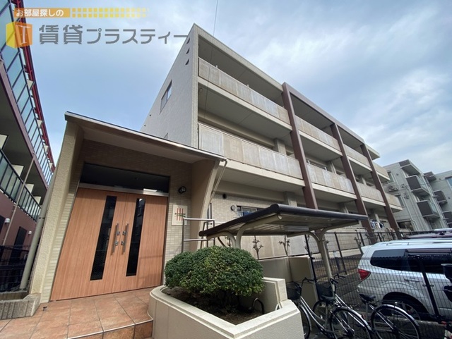 建物外観　前面駐車場で日当たり良好です。。　区画整理地内。。