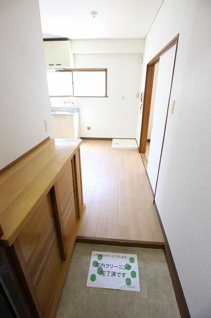 玄関　※別部屋参考写真
