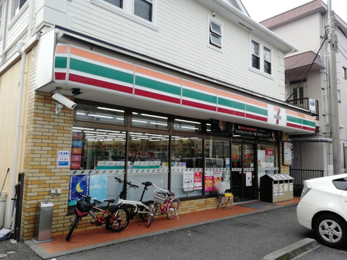 コンビニ　セブンイレブン横須賀大津町店（コンビニ）まで546m