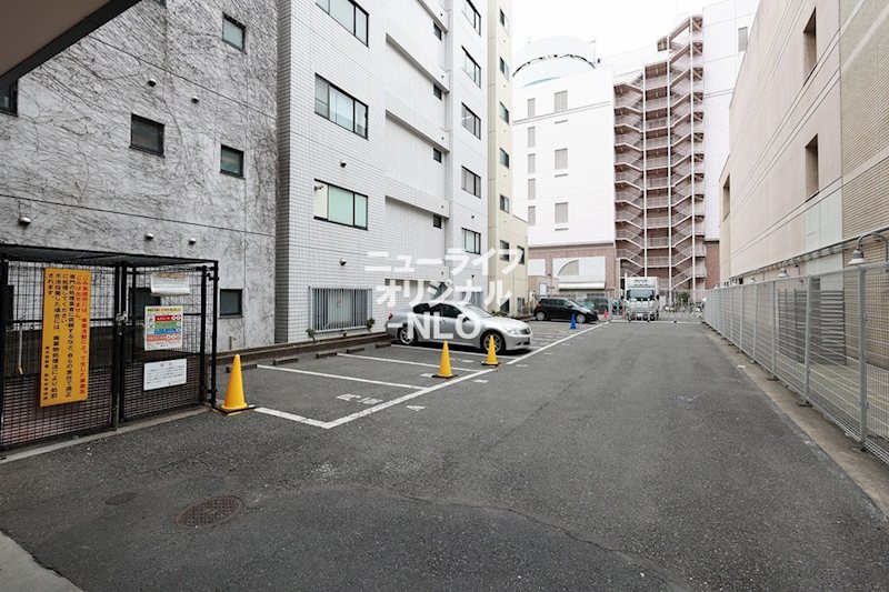 駐車場　敷地内駐車場有り（別契約、13200円/月）
