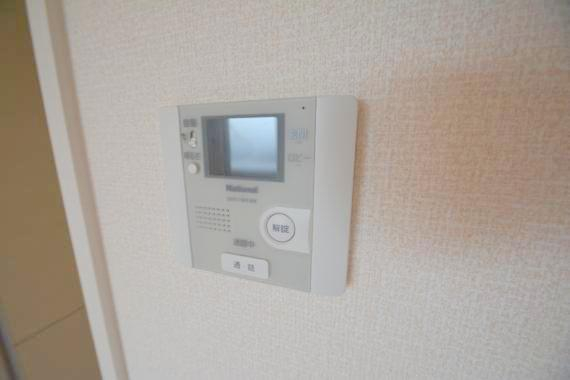 セキュリティ　TVモニターホンで来客が誰か確認してから開けて下さいね