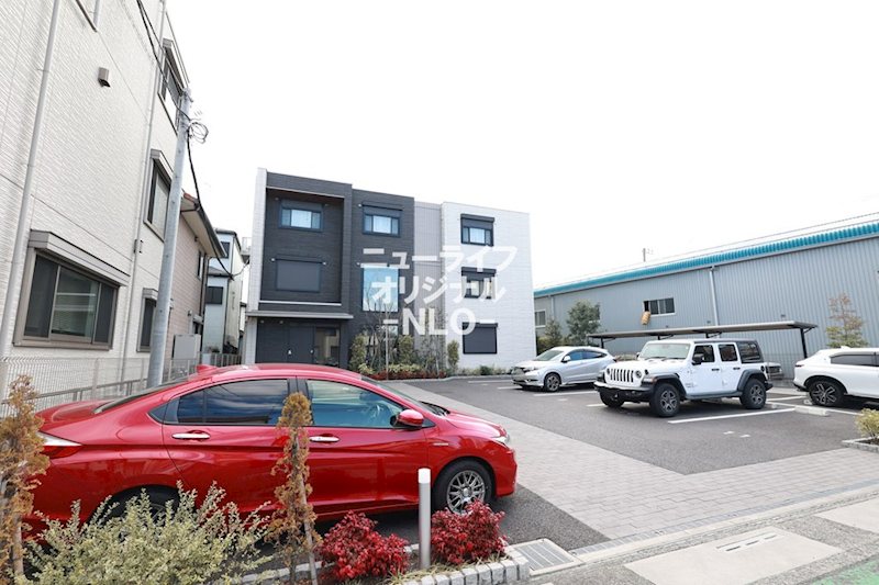 駐車場　敷地内駐車場（月5500円/空き要確認）