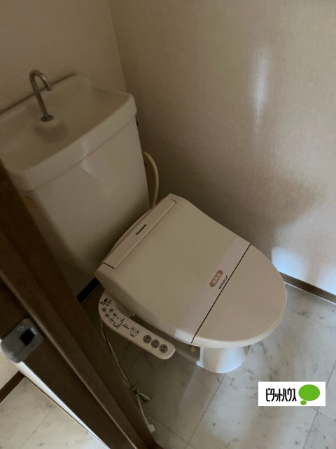 トイレ　温水洗浄暖房便座
