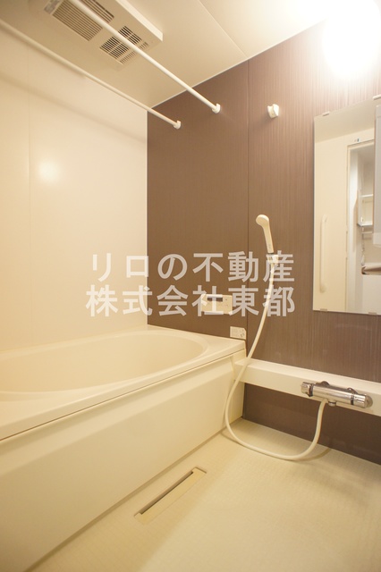 バス・シャワールーム　浴室には乾燥機が付いているので便利ですね☆