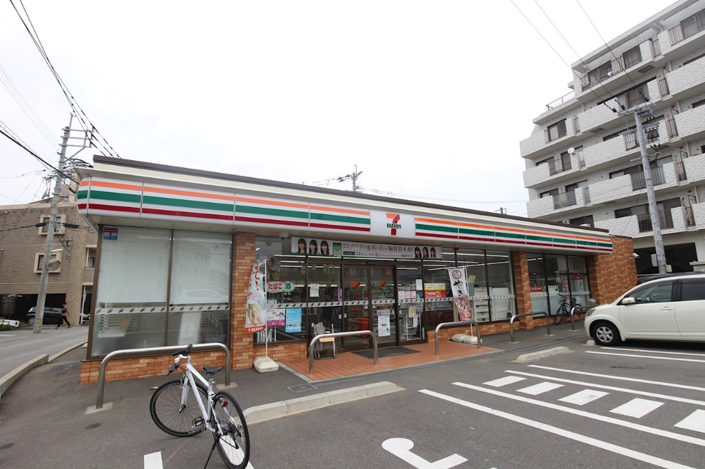 コンビニ　セブンイレブン 西鉄紫駅前店（コンビニ）まで50m