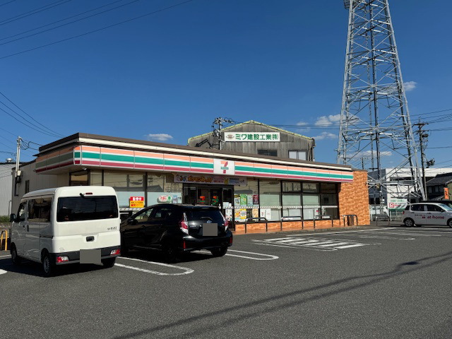 コンビニ　セブンイレブンあま中萱津店（コンビニ）まで1032m