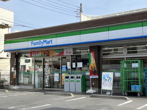 コンビニ　ファミリーマート 戸塚下倉田町店（コンビニ）まで370m