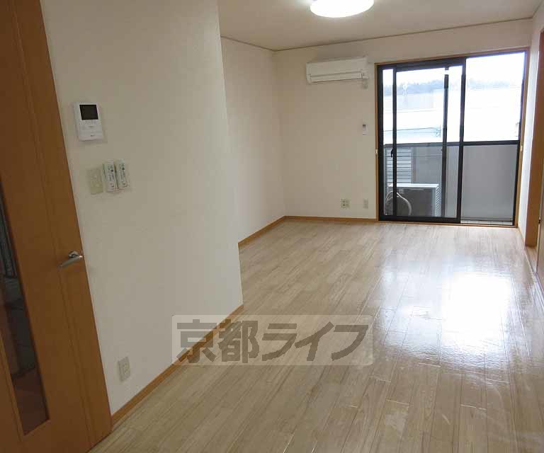 居室・リビング　きれいなお部屋です