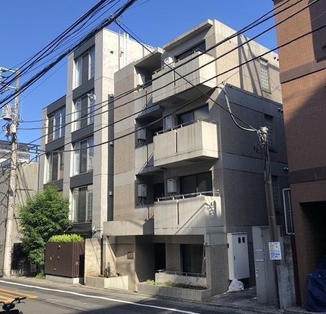 建物外観　鉄筋コンクリート造・総戸数は13戸です。