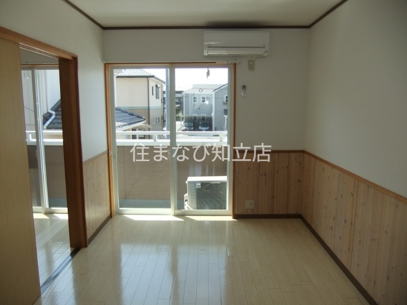 居室・リビング　同型別部屋写真