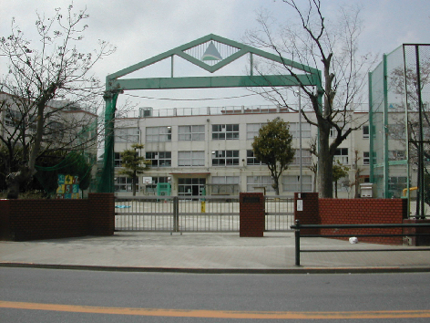 小学校　足立区立西新井小学校（小学校）まで350m