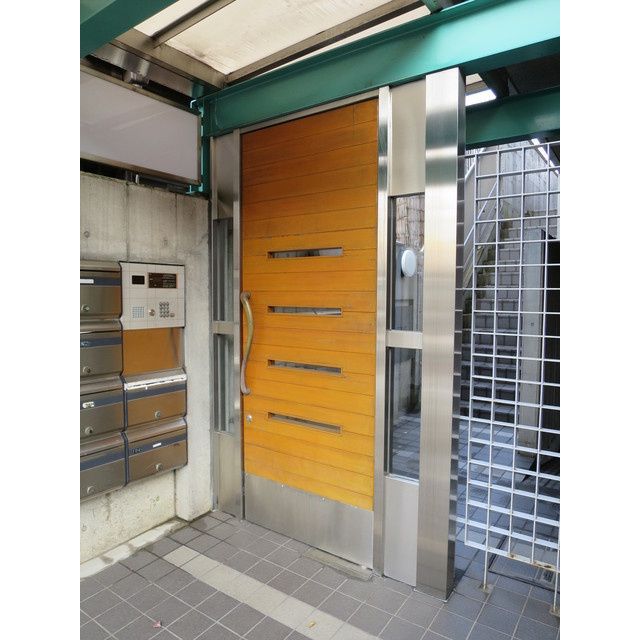 エントランス　毎日通るエントランスはこんな感じです♪